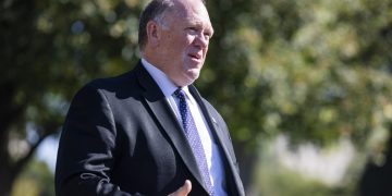 Tom Homan, el "Zar fronterizo", coordina personalmente las operaciones de ICE en el norte de EE. UU.