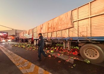 Tráiler robado chocó contra caseta de cobro de Tepotzotlán