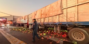 Tráiler robado chocó contra caseta de cobro de Tepotzotlán
