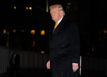 Trump asegura que Cuba está a punto de caer y exige “acceso total” a recursos de Venezuela