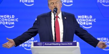 Trump exige la compra de Groenlandia y lanza amenaza a la OTAN