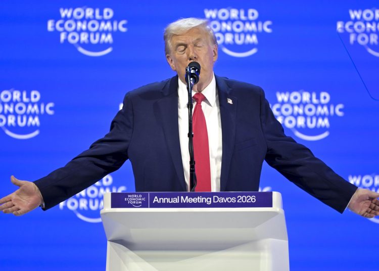 Trump exige la compra de Groenlandia y lanza amenaza a la OTAN