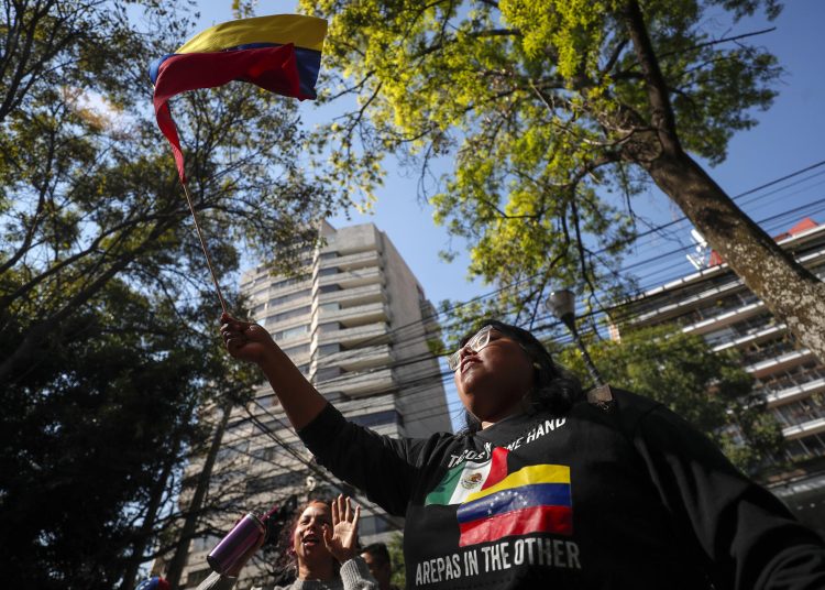 Venezolanos en México marchan por una transición pacífica en Venezuela tras la intervención de EE.UU.. EFE/Isaac Esquivel