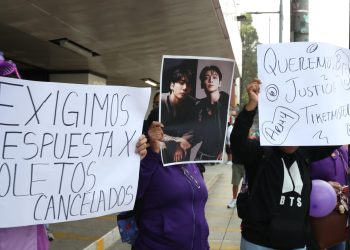 Manifestación de seguidores de BTS en Ciudad de México por abusos de Ticketmaster
