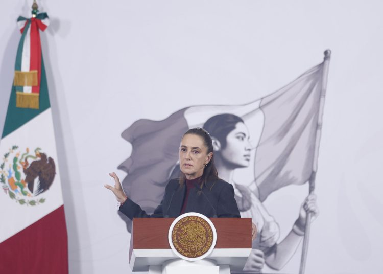 México abre la puerta a un puente aéreo con Cuba tras el envío de ayuda humanitaria