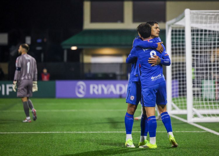 Cruz Azul arrancó su participación en la Concacaf Champions Cup con un triunfo contundente de 0-3 sobre Vancouver FC en el partido de ida.