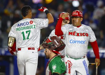 Los Charros de Jalisco, vencieron este miércoles 4-2 a los Tomateros de Culiacán y aseguraron su lugar en la semifinal de la Serie del Caribe