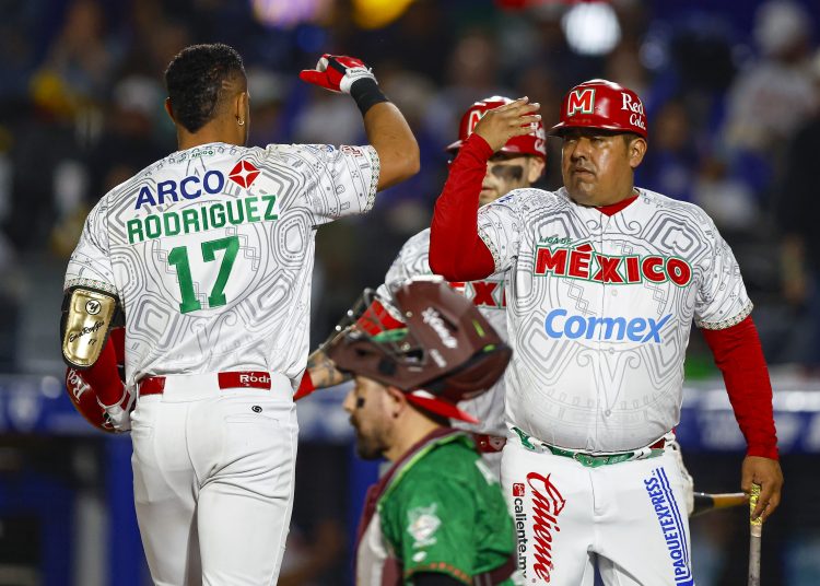 Los Charros de Jalisco, vencieron este miércoles 4-2 a los Tomateros de Culiacán y aseguraron su lugar en la semifinal de la Serie del Caribe
