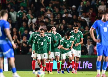 México en su preparación para la Copa Mundial del próximo verano, goleó este miércoles por 4-0 a la humilde Islandia en un partido