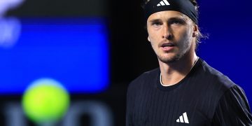El alemán Alexander Zverev, favorito número uno y cuarto del ranking mundial, no tuvo problemas para superar este martes por 6-2 y 6-4