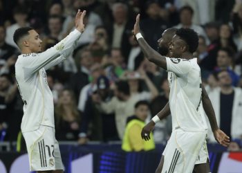 El Real Madrid logró la clasificación para los octavos de final de la Champions tras eliminar al Benfica, al que se impuso 0-1 en la ida y 1-2