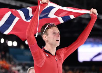 El noruego Sander Eitrem destrozó este domingo el récord olímpico y se colgó el oro en los 5.000 metros de patinaje de velocidad en Milán Cortina 2026