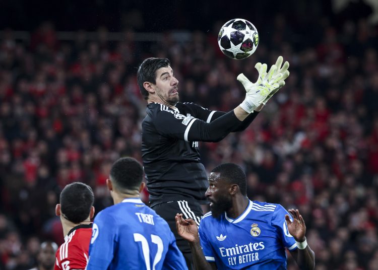 El Real Madrid hizo la tarea en Lisboa y se llevó un triunfo de oro por 0-1 frente al Benfica en la ida del ‘playoff’ de la Liga de Campeones