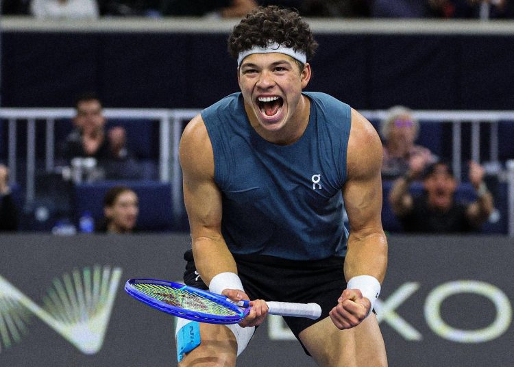 Ben Shelton anuló tres bolas de partido este domingo y triunfó por 3-6, 6-3 y 7-5 contra Taylor Fritz para coronarse campeón del torneo ATP 500 de Dallas.