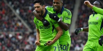 El Fulham, que sumaba tres derrotas consecutivas en Premier League, retornó a la senda de la victoria tras derrotar al Sunderland a domicilio con un doblete del mexicano Raúl Jiménez