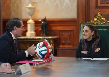 Sheinbaum confirma inversión de 6 mil MDD de Coca-Cola en México