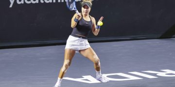 La australiana Priscila Hon se recuperó de molestias físicas para derrotar este martes por 6-2, 2-6, 6-4 a la mexicana Renata Zarazúa,
