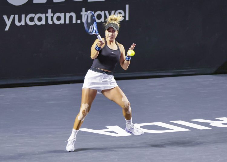 La australiana Priscila Hon se recuperó de molestias físicas para derrotar este martes por 6-2, 2-6, 6-4 a la mexicana Renata Zarazúa,