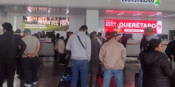 Líneas de autobús suspenden servicios por bloqueos carreteros tras abatimiento de “El Mencho”