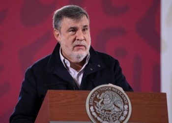 Chocan por revelación del libro de Julio Scheler, Morena niega actos de corrupción en altos funcionarios del gobierno, mientras que la oposición insiste en investigación y castigo para señalados por el exconsejero jurídico de AMLO.