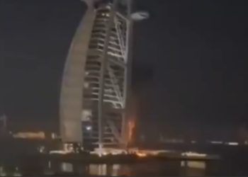 Impacto en Dubái: Restos de Dron Causan Incendio en el Icónico Burj Al Arab