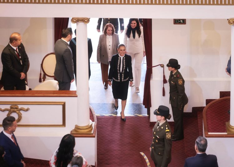 La presidenta advierte que México no regresará al régimen de privilegios ni corrupción