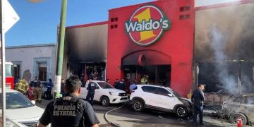 Vinculan a proceso a dos imputados por el incendio en Waldo's de Hermosillo