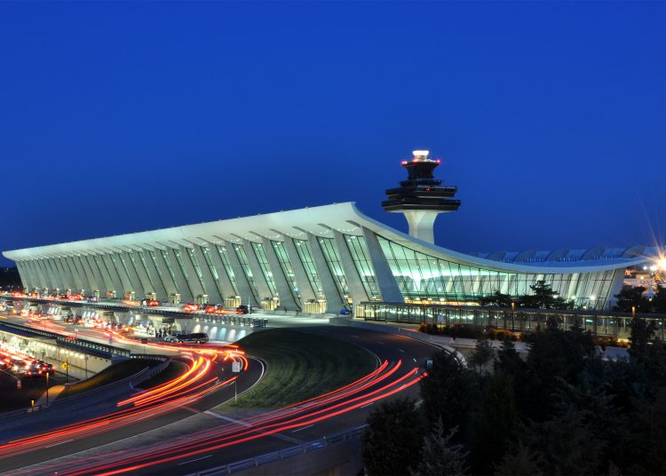 Trump habría condicionado fondos federales a rebautizar aeropuerto y Penn Station con su nombre