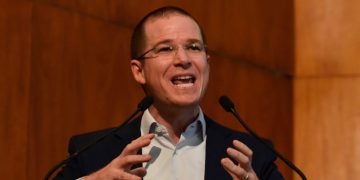 Ricardo Anaya Cortés, senador del PAN, calificó como “absoluta irresponsabilidad” que México destine recursos públicos para apoyar al régimen cubano