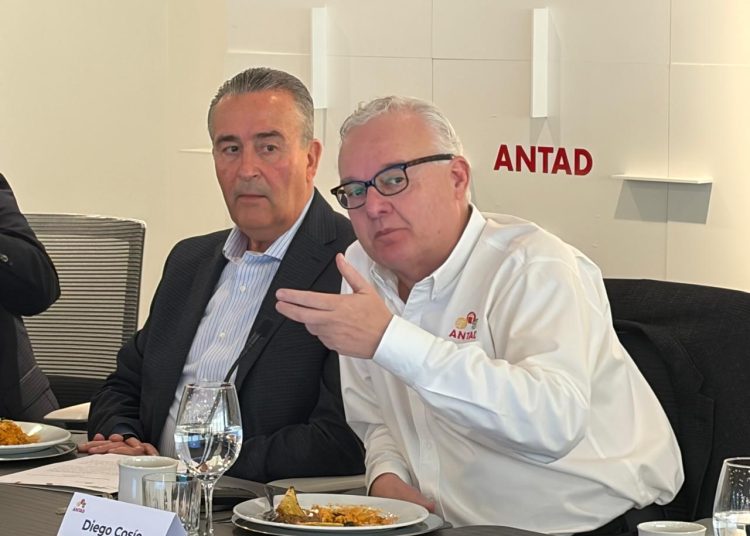 Diego Cosío Barto, presidente ejecutivo de la ANTAD, habló sobre la desaceleración económica y su impacto en el consumo en México