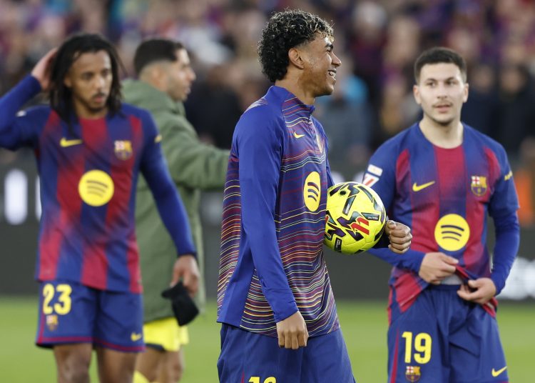 BARCELONA, 28/02/2026.-El delantero del Barcelona Lamine Yamal tras el partido de la jornada 26 de LaLiga entre el Barcelona y el Villarreal, este sábado en el estadio Spotify Camp Nou en Barcelona.-EFE/ Toni Albir