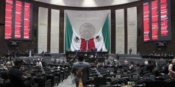 Sesión de la Mesa Directiva de la Cámara de Diputados analizando iniciativas de ley