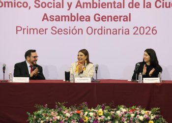 Clara Brugada Molina encabezando la reunión del Consejo Económico, Social y Ambiental en la Ciudad de México