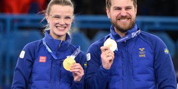 Isabella y Rasmus Wranaa lograron este martes para Suecia la medalla de oro en la prueba de dobles mixtos de curling de los Juegos Olímpicos