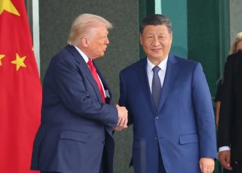El presidente de China, Xi Jinping, y el presidente de EE. UU., Donald Trump, durante un encuentro diplomático previo