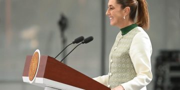 Presidenta Claudia Sheinbaum hablando durante la conferencia mañanera en Irapuato, Guanajuato