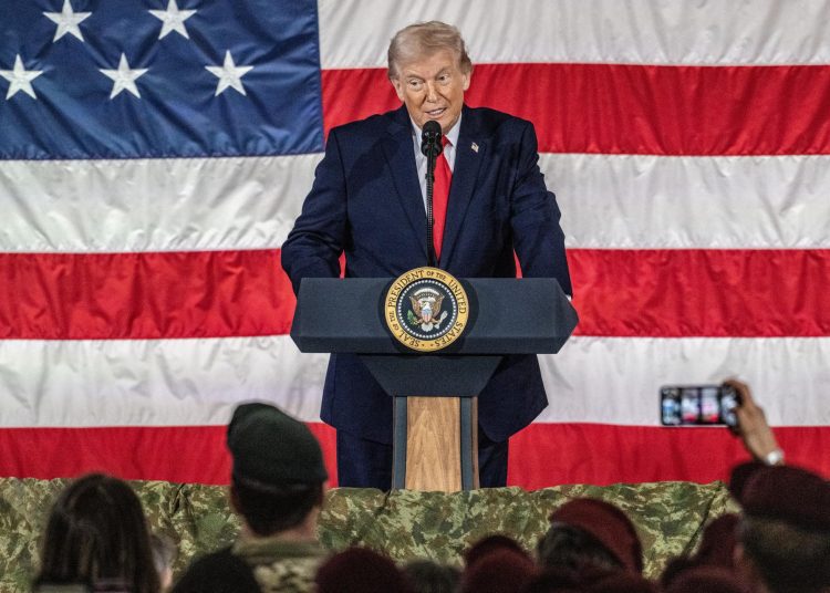 Trump contraataca: Anuncia aumento inmediato de aranceles al 15% tras fallo del Supremo