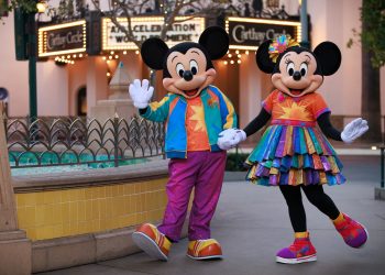 Walker y Darnold celebran en Disneyland