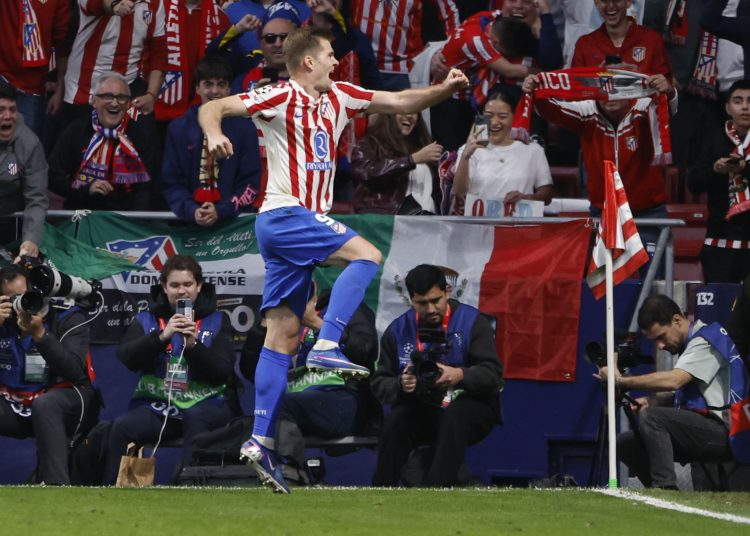 -El delantero del Atlético de Madrid Alexander Sorloth celebra tras marcar el cuarto gol ante el Brujas