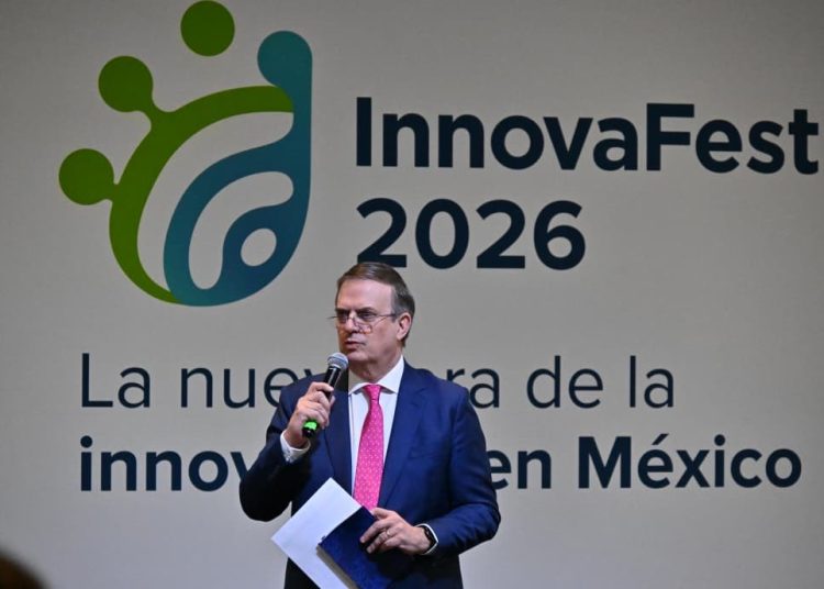 📌 Durante la presentación del InnovafFest 2026 en la Secretaría de Economía se rindió homenaje a militares fallecidos en el cumplimiento de su deber