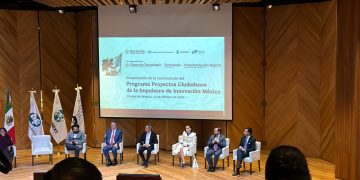 Marcelo Ebrard y Edgar Amador presentando el fondo de innovación para empresas mexicanas