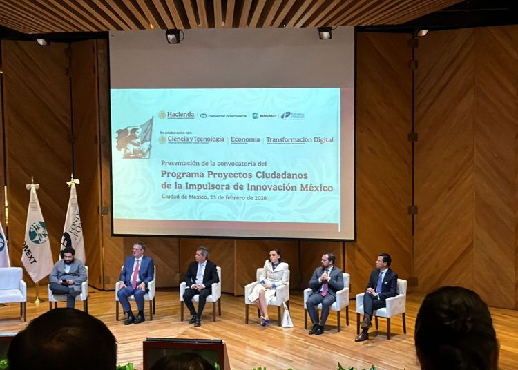 Marcelo Ebrard y Edgar Amador presentando el fondo de innovación para empresas mexicanas