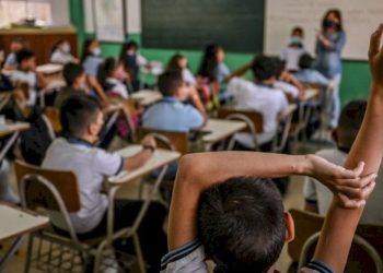 Especialistas cuestionan los libros de texto impulsados por Marx Arriaga en el modelo educativo mexicano
