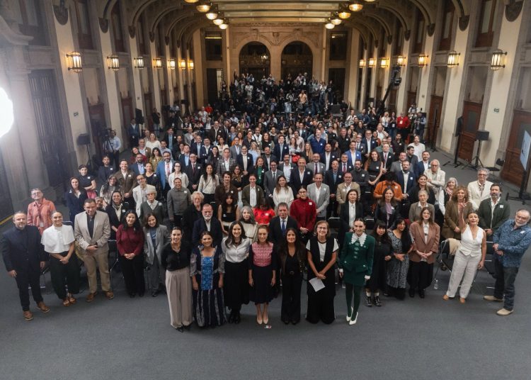 Claudia Sheinbaum anuncia estímulos para fortalecer la industria del cine en México