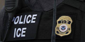 Tom Homan confirma que redadas del ICE siguen pese a cierre del Departamento de Seguridad Nacional