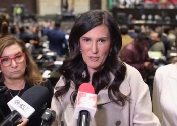 Kenia López espera invitación presidencial para ceremonia del 5 de febrero