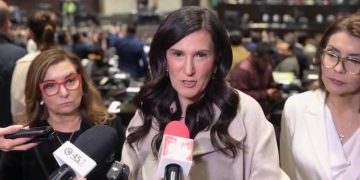 Kenia López espera invitación presidencial para ceremonia del 5 de febrero