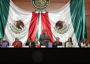 Ricardo Monreal Ávila participando en la presentación editorial del TEPJF en San Lázaro