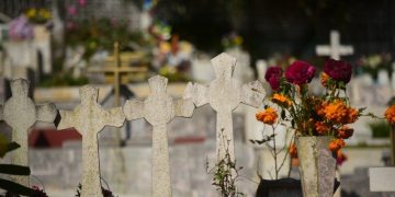 El INEGI reportó una disminución de 5.98% en las muertes en México durante los primeros nueve meses de 2025