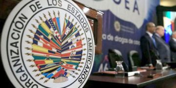 Logotipo de la Organización de Estados Americanos (OEA) en su sede principal